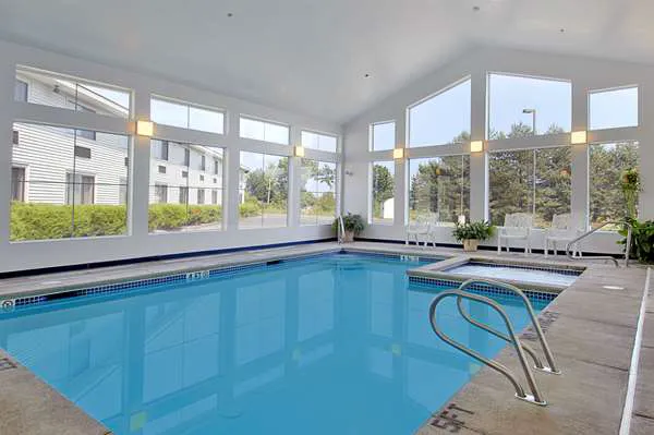 Super 8 by Wyndham Portland ME 4