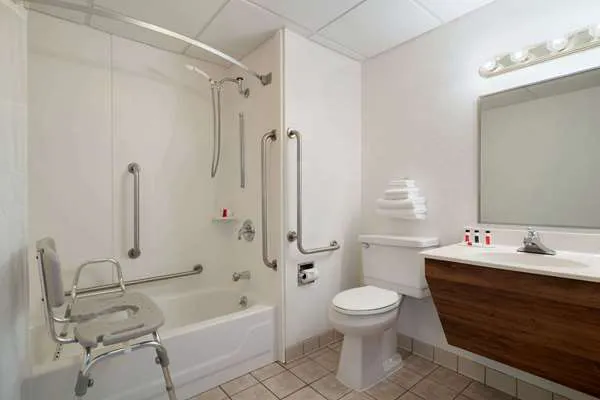 Super 8 by Wyndham Portland ME 4