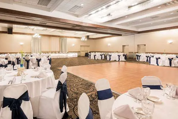 Ramada Plaza by Wyndham Portland 5