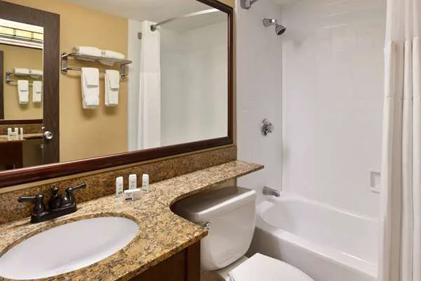 Ramada Plaza by Wyndham Portland 5