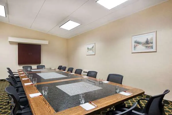 Ramada Plaza by Wyndham Portland 5