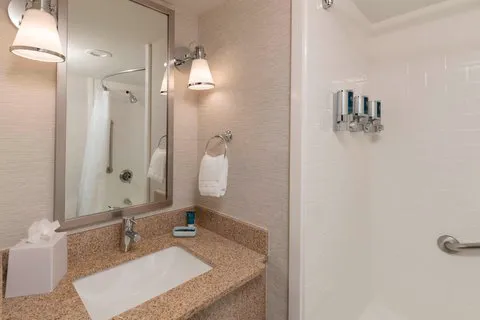 Four Points by Sheraton Boston Logan Airport Revere 4