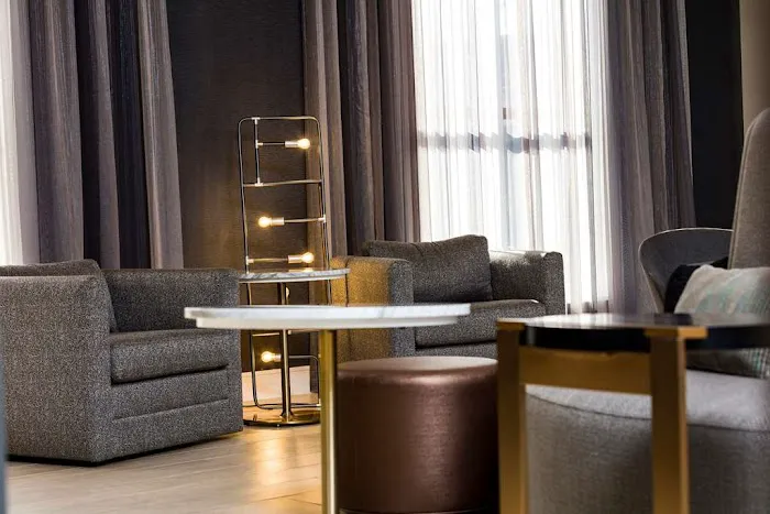 DoubleTree by Hilton Boston Logan Airport Chelsea 4
