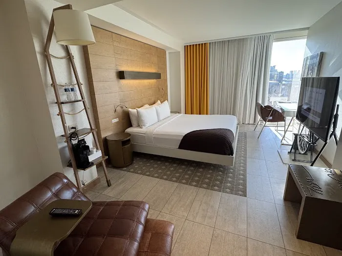 The Envoy Hotel, Autograph Collection 5