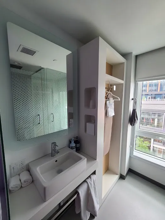 YOTEL Boston 5