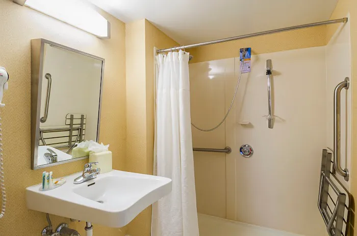 Quality Inn Boston-Revere 4