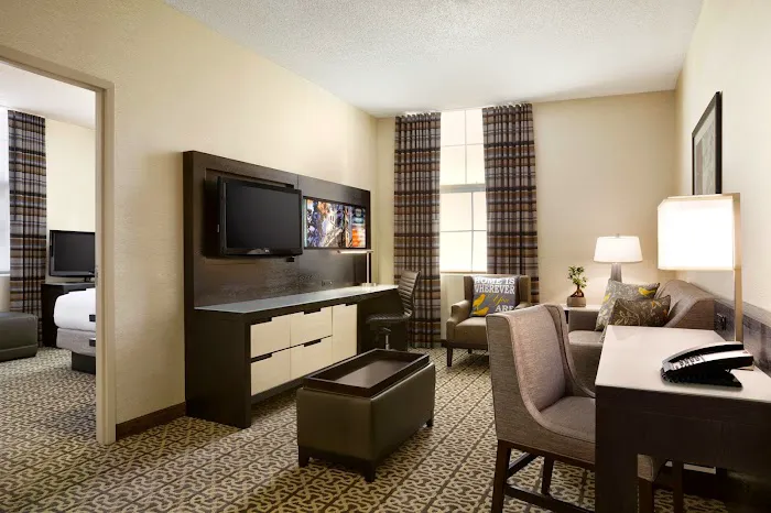 DoubleTree by Hilton Hotel Boston - Downtown 5