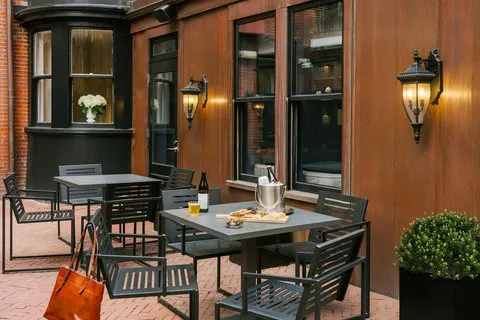 No. 284 Back Bay Hotel, Sonder 5