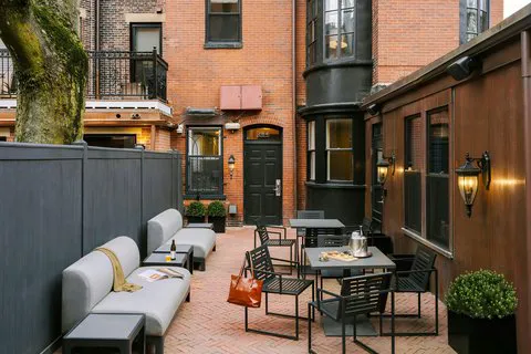 No. 284 Back Bay Hotel, Sonder 5