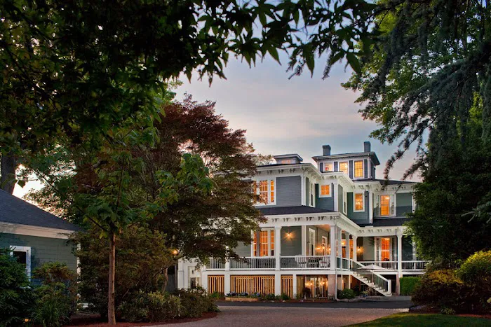 The Captain's Manor Inn 5