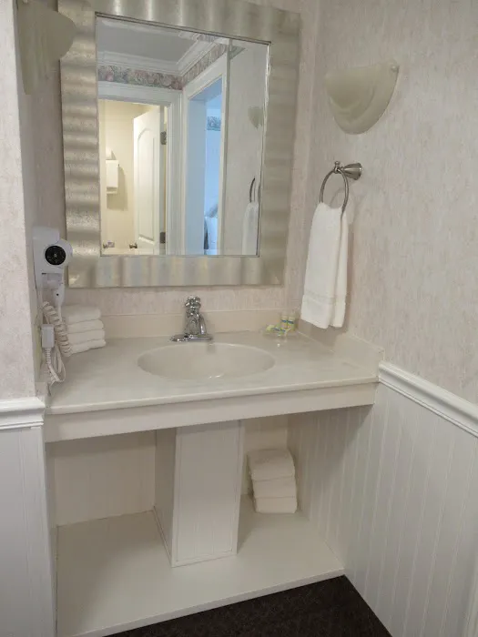 Falmouth Heights Motor Lodge 5