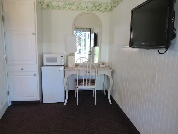 Falmouth Heights Motor Lodge 5