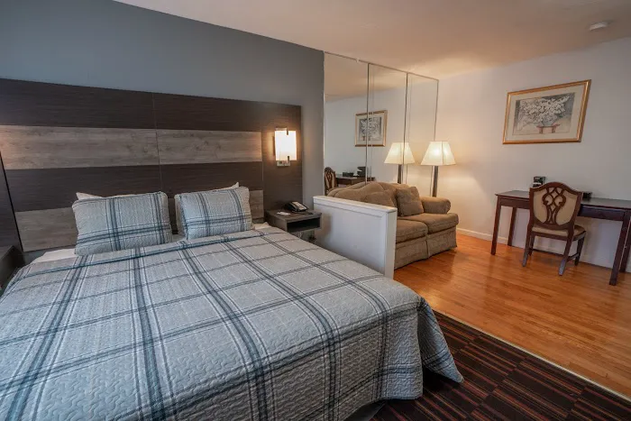 Hyannis Plaza Hotel 5