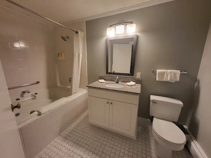 Hyannis Inn 5