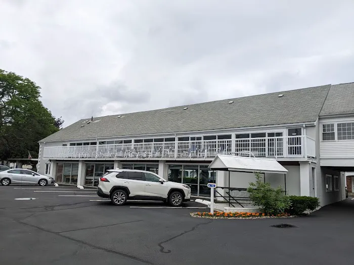 Hyannis Inn 5