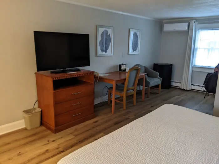 Hyannis Inn 5
