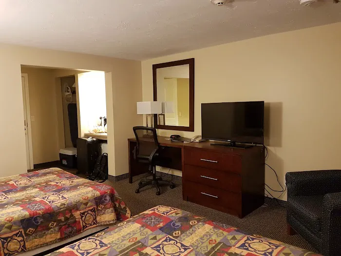 Hyannis Travel Inn 5