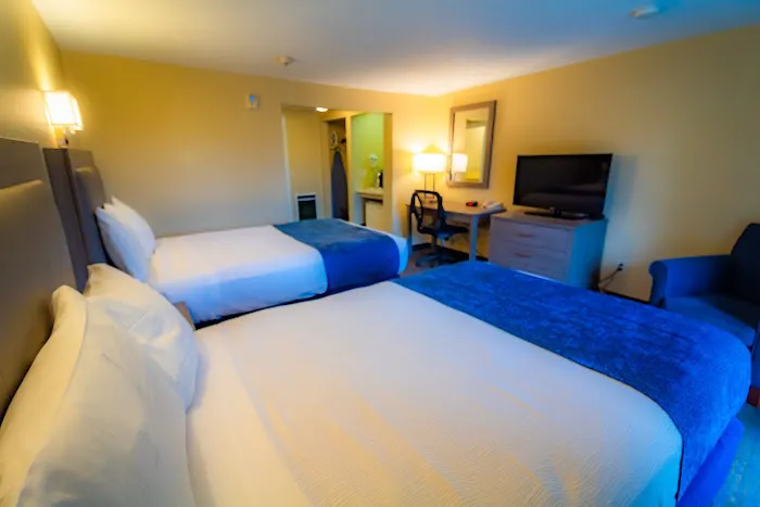 Hyannis Travel Inn 5