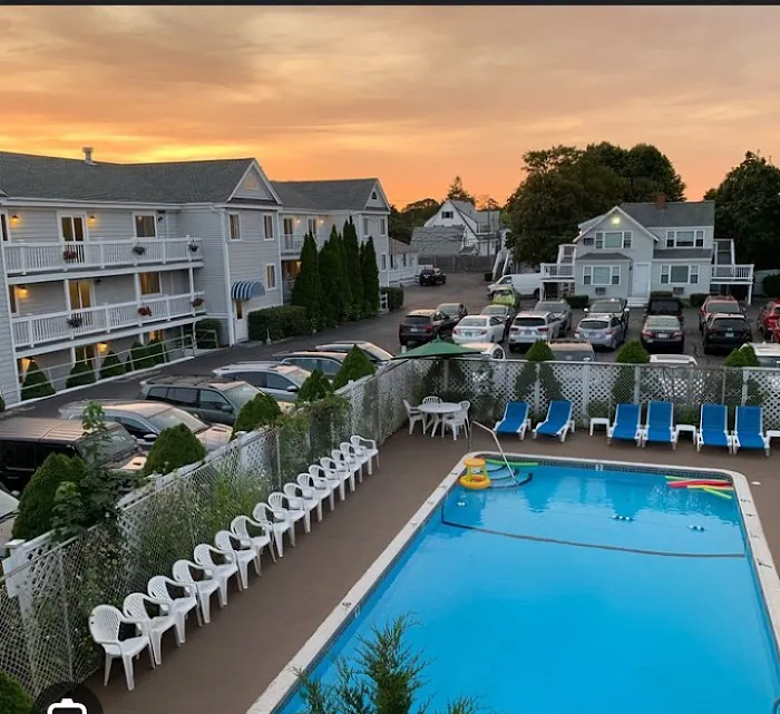 Hyannis Travel Inn 5