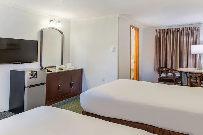 Americas Best Value Inn & Suites Hyannis Cape Cod 5
