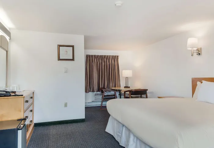 Americas Best Value Inn & Suites Hyannis Cape Cod 5