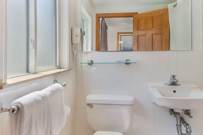 Americas Best Value Inn & Suites Hyannis Cape Cod 5