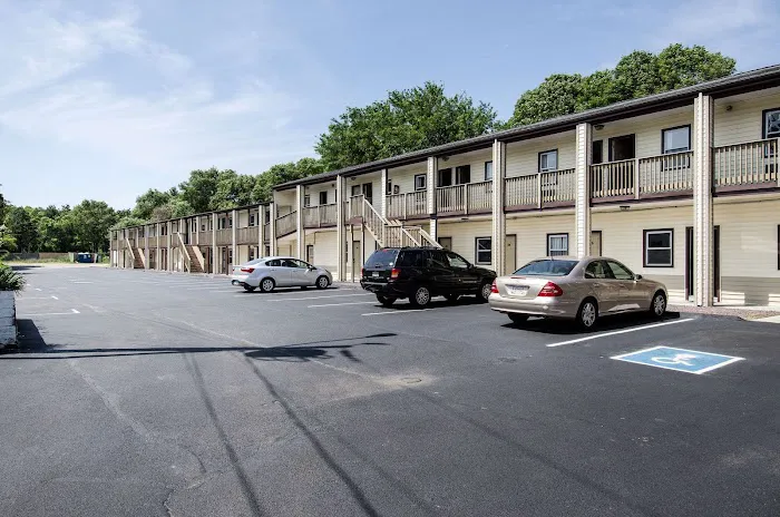 Econo Lodge 5