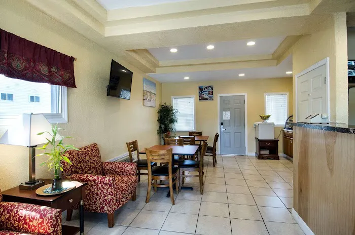 Econo Lodge 5