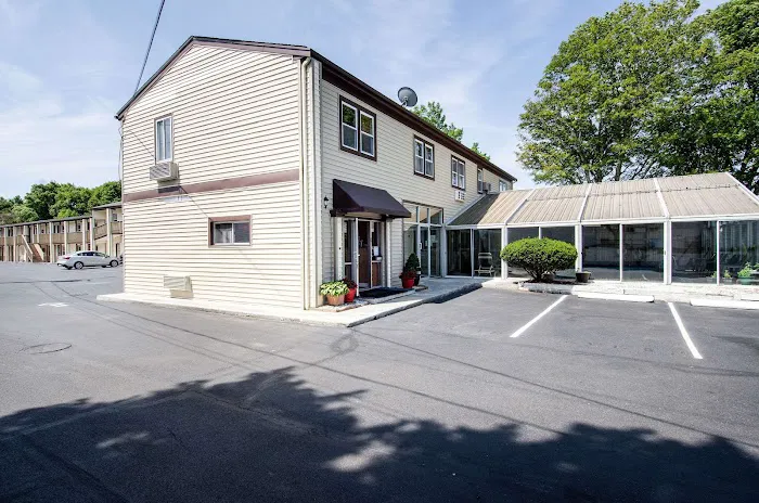 Econo Lodge 5