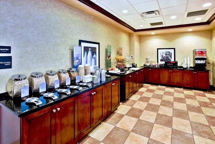 Hampton Inn & Suites Cape Cod-West Yarmouth 5
