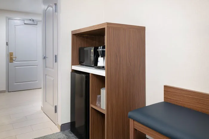 Holiday Inn Express & Suites Boston - Cambridge by IHG 5