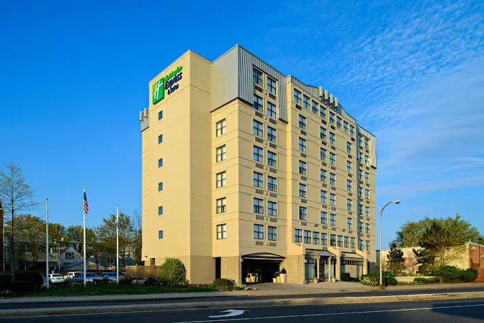Holiday Inn Express & Suites Boston - Cambridge by IHG 5