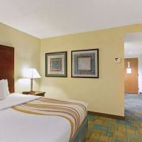 La Quinta Inn & Suites by Wyndham Boston Somerville ico