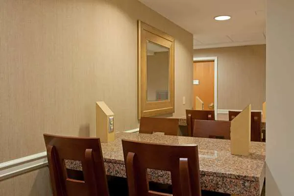 La Quinta Inn & Suites by Wyndham Boston Somerville 5