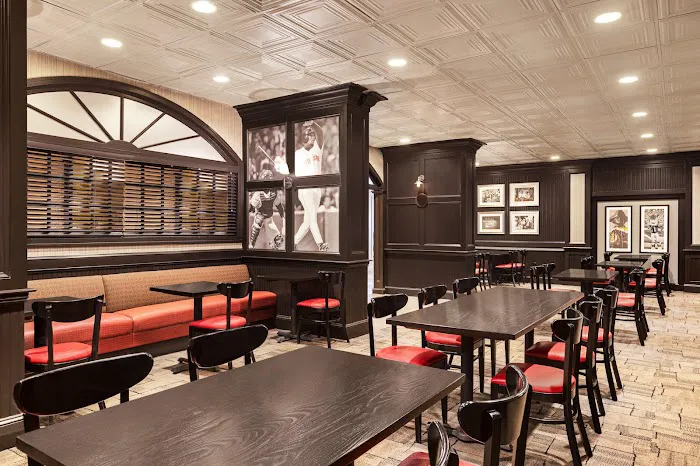 Holiday Inn Boston Bunker Hill Area, an IHG Hotel 5
