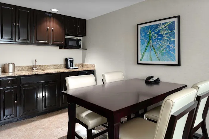 Holiday Inn & Suites Boston-Peabody by IHG 4