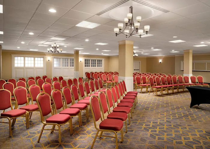 Holiday Inn & Suites Boston-Peabody by IHG 4