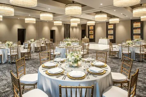 The Row Hotel at Assembly Row, Autograph Collection 5