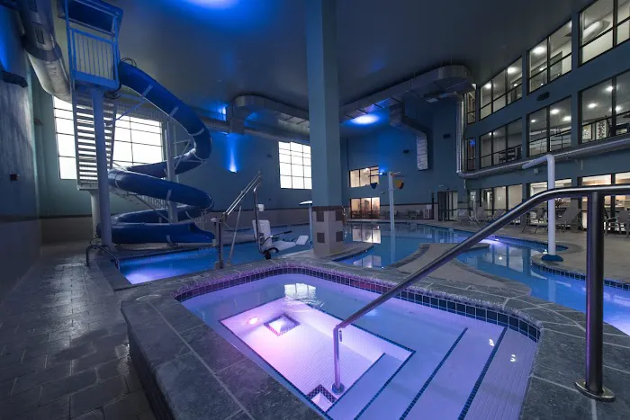 Holiday Inn Express & Suites 4