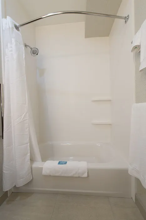 Holiday Inn Express & Suites 4