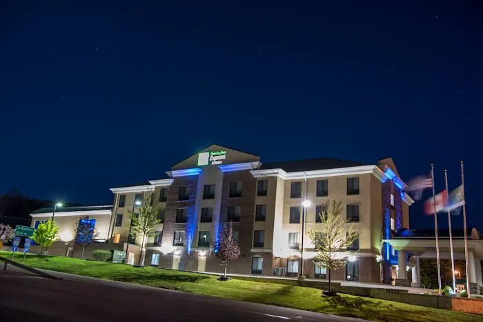 Holiday Inn Express & Suites 4