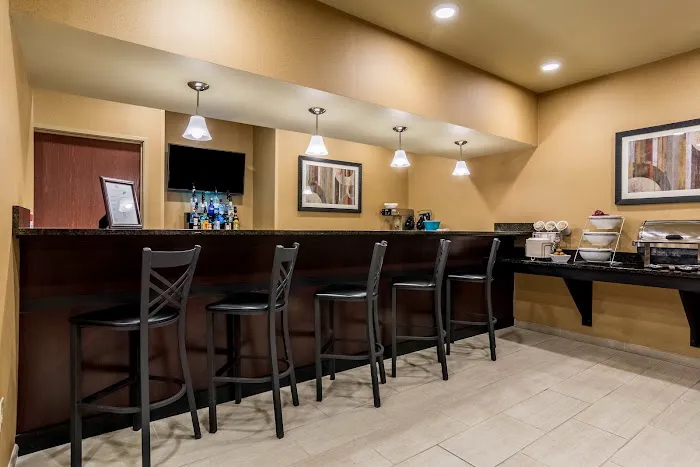 Cobblestone Hotel & Suites - Harborcreek 4
