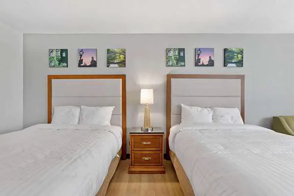 Days Inn by Wyndham Erie 4