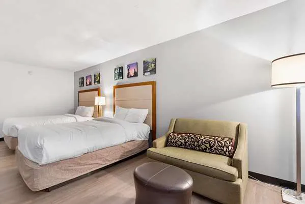 Days Inn by Wyndham Erie 4