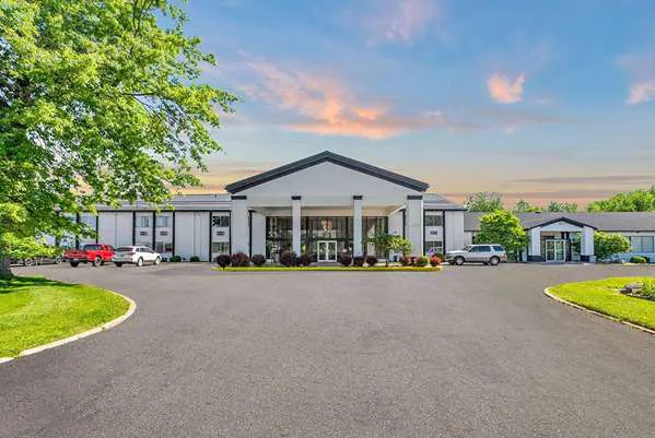 Days Inn by Wyndham Erie 4