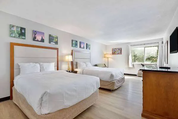 Days Inn by Wyndham Erie 4