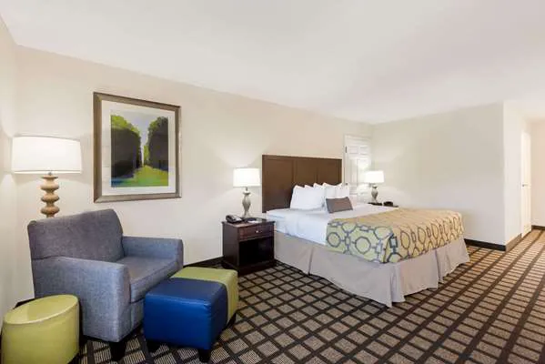 Baymont by Wyndham Erie 4