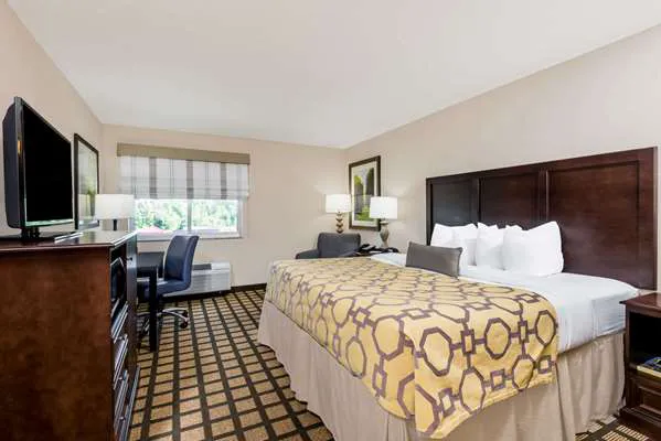 Baymont by Wyndham Erie 4