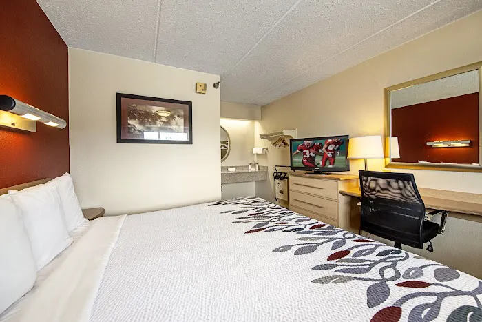 Red Roof Inn Erie – I-90 4