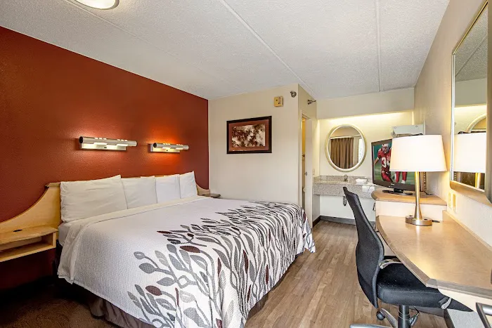 Red Roof Inn Erie – I-90 4